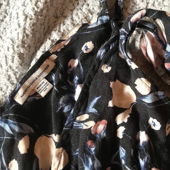American Eagle Floral Romper size medium - Picture 3 of 5